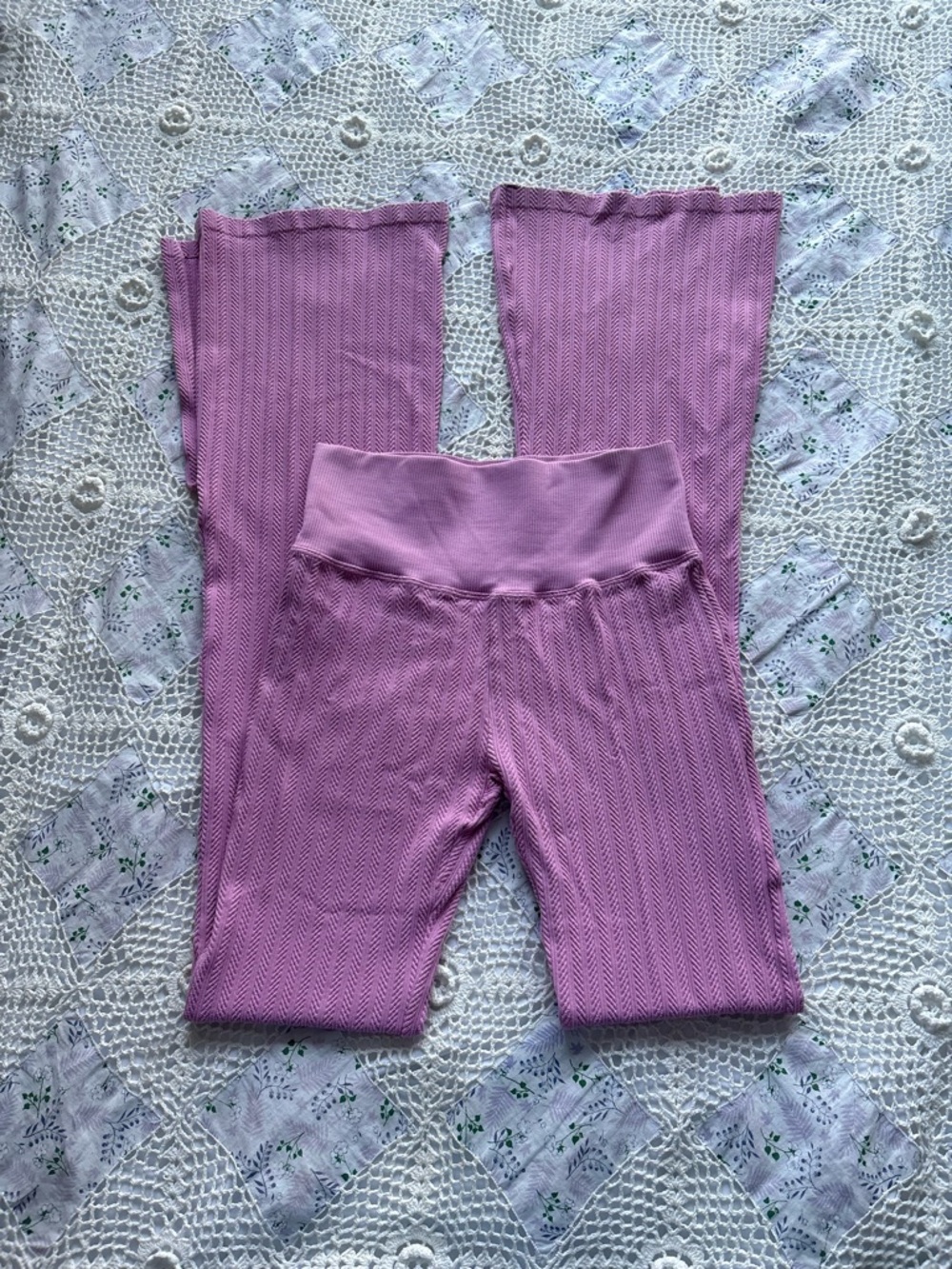 Victoria’s Secret PINK soft seamless cable flare leggings - Picture 3 of 8